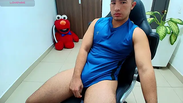 Snapshot of sebastian_oconnor77 chatting on October 4, 12:39 pm sebastian oconnor77 online show from October 4, 12:39 pm