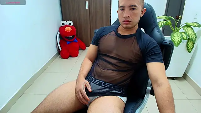 Snapshot of sebastian_oconnor77 chatting on October 1, 12:42 pm sebastian oconnor77 online show from October 1, 12:42 pm