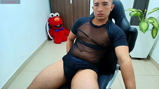 Snapshot of sebastian_oconnor77 chatting on September 27, 12:44 pm sebastian oconnor77 online show from September 27, 12:44 pm