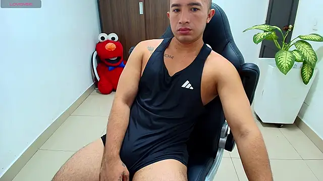 Snapshot of sebastian_oconnor77 chatting on September 30, 12:44 pm sebastian oconnor77 online show from September 30, 12:44 pm