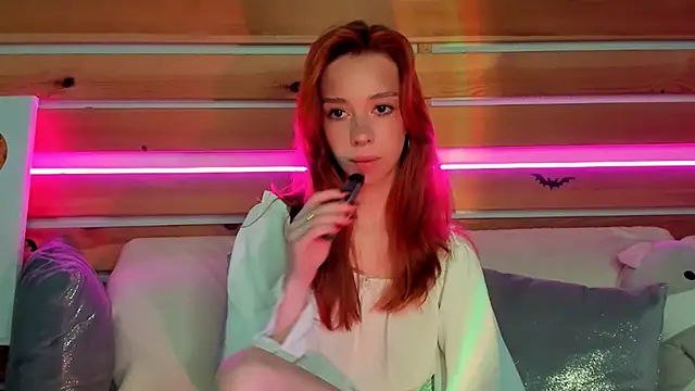 Lori Williams online show from November 11, 1:00 am