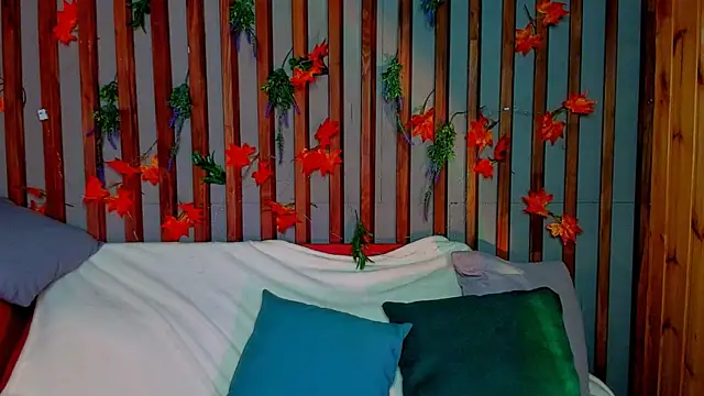 Lori Williams online show from November 28, 1:06 am