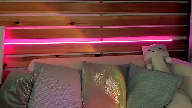 Lori Williams online show from October 22, 1:05 am