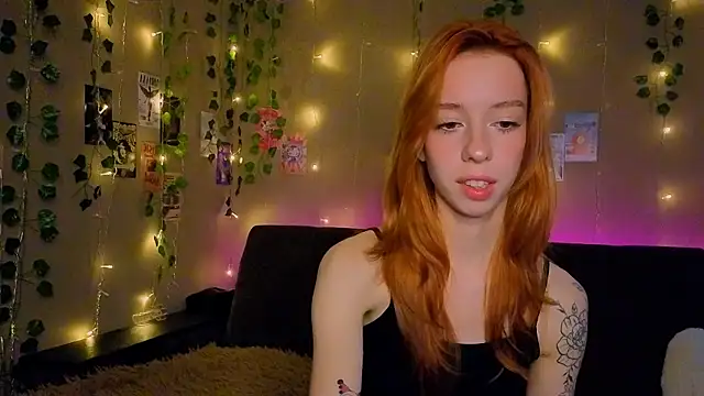 Lori Williams online show from February 25, 2:23 am