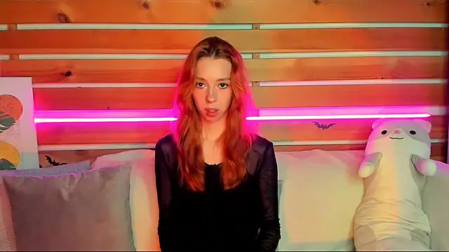 Lori Williams online show from December 3, 1:06 am