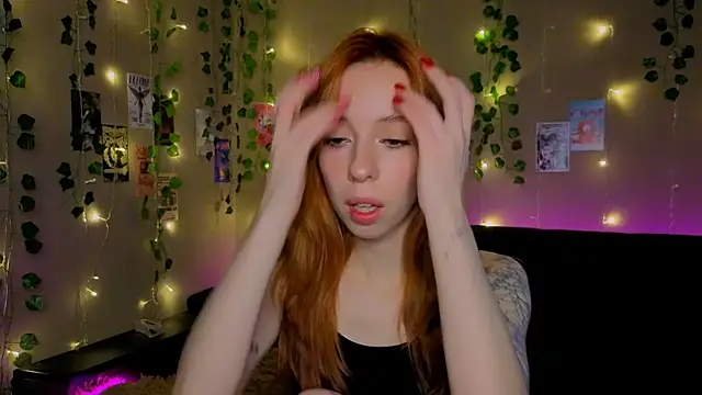 Lori Williams online show from February 24, 2:23 am