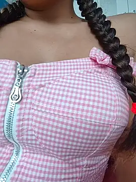 airamoon online show from April 6, 7:37 pm