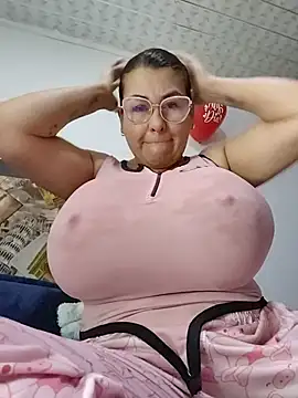 Snapshot of AlexxiaaMat chatting on July 19, 9:39 am AlexxiaaMat online show from July 19, 9:39 am