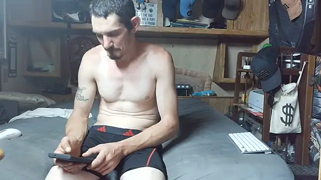 Snapshot of mike42088 chatting on June 18, 9:36 am mike42088 online show from June 18, 9:36 am