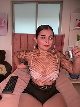 salomecute21 online show from May 4, 11:13 am