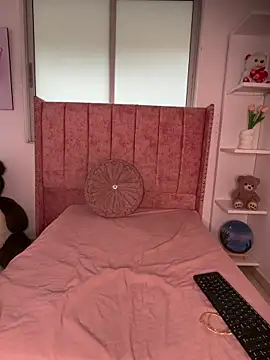 salomecute21 online show from May 5, 11:13 am