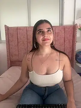 salomecute21 online show from March 11, 11:15 am