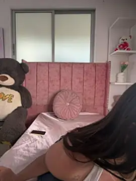 salomecute21 online show from June 10, 11:33 am