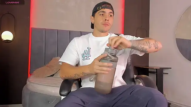 Snapshot of Liam_walk_ chatting on February 26, 7:36 pm Liam walk online show from February 26, 7:36 pm