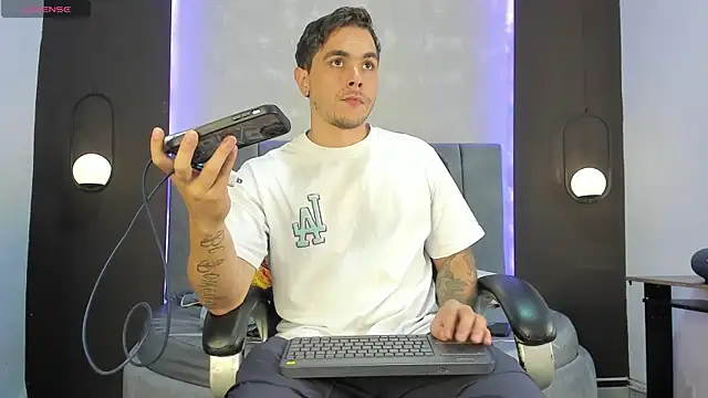 Liam walk  online show from October 21, 7:02 pm