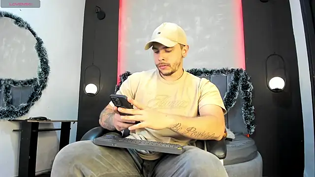 Liam walk  online show from December 19, 7:27 pm