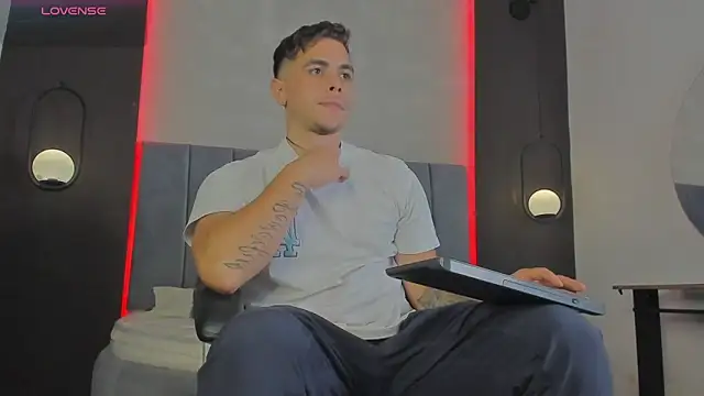 Liam walk  online show from March 25, 7:57 pm