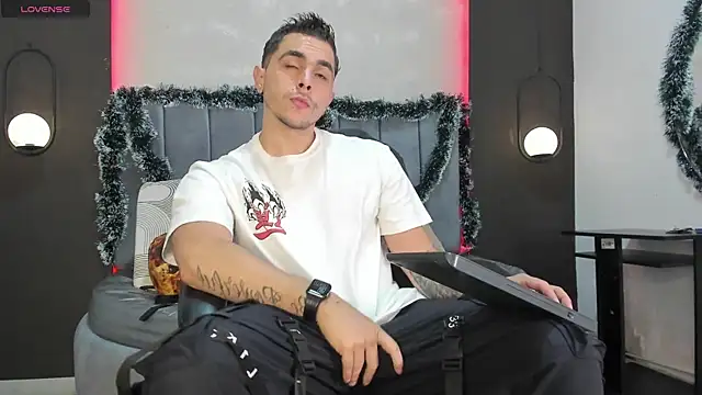 Liam walk  online show from November 28, 10:10 pm