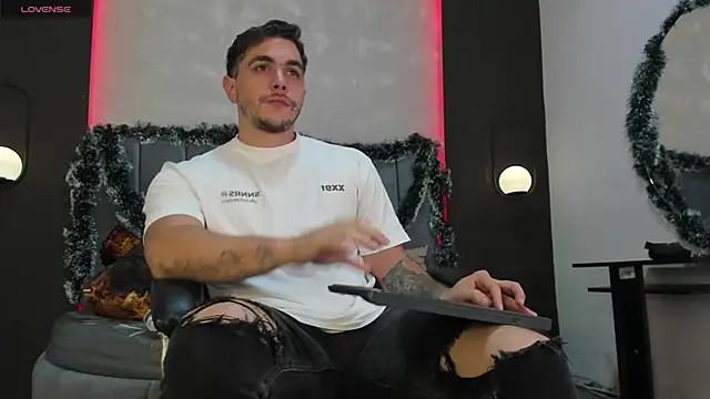 Liam walk  online show from December 4, 11:15 pm