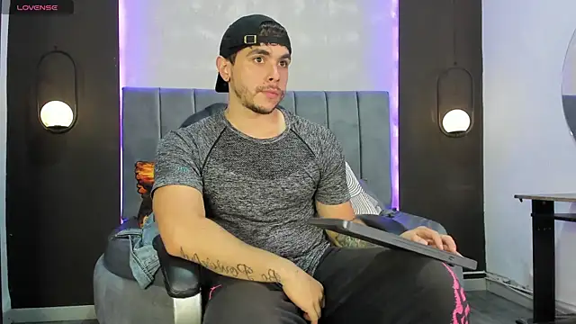 Liam walk  online show from November 12, 7:51 pm