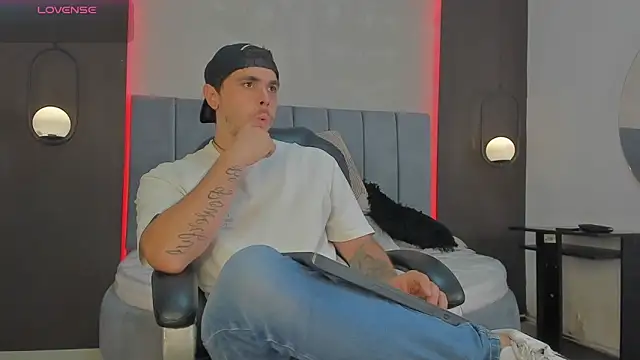 Liam walk  online show from March 20, 10:44 pm