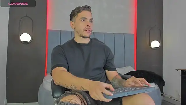 Liam walk  online show from April 7, 7:48 pm