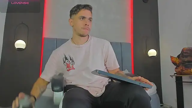 Liam walk  online show from March 29, 10:11 pm