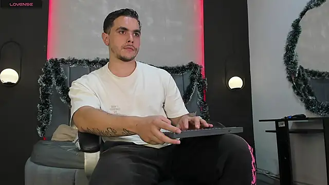 Liam walk  online show from December 3, 11:04 pm