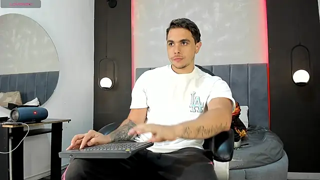 Liam walk  online show from October 10, 10:32 pm