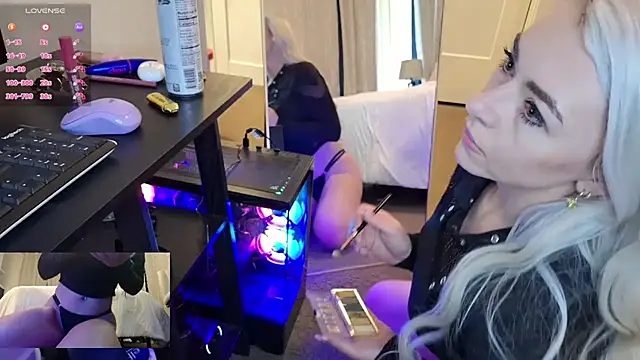 kinkylilsweetie online show from October 29, 11:25 pm