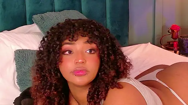 Cristal-Jonnes online show from June 28, 9:32 pm