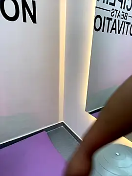 Snapshot of Cristal-Jonnes chatting on October 21, 5:07 am Cristal-Jonnes online show from October 21, 5:07 am