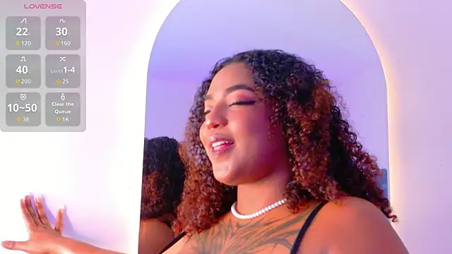 Snapshot of Cristal-Jonnes chatting on October 23, 3:05 am Cristal-Jonnes online show from October 23, 3:05 am