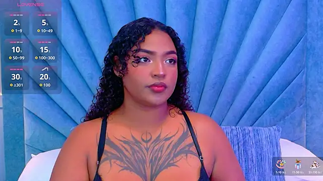 Snapshot of Cristal-Jonnes chatting on October 28, 4:35 am Cristal-Jonnes online show from October 28, 4:35 am