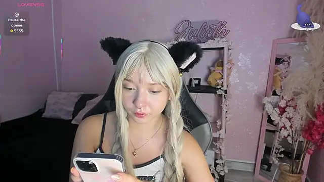 JuliethMoss online show from March 30, 9:05 pm