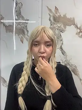 JuliethMoss online show from April 3, 9:49 am