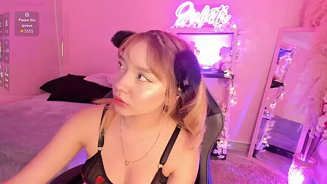 JuliethMoss online show from February 25, 8:30 pm