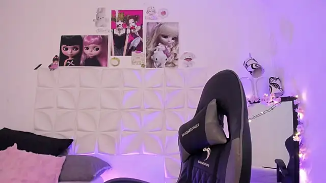 JuliethMoss online show from December 4, 8:19 pm