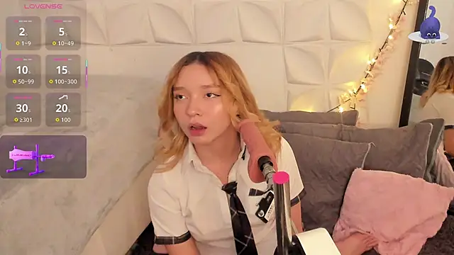 JuliethMoss online show from January 7, 8:25 pm