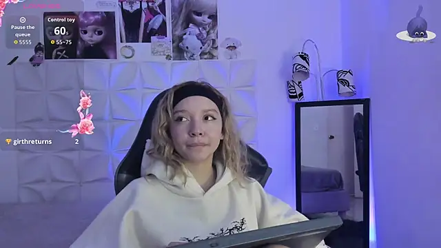 JuliethMoss online show from November 4, 8:12 pm