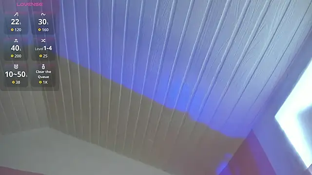 JuliethMoss online show from April 7, 7:15 pm