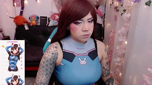 jadedelux  online show from April 14, 6:35 pm