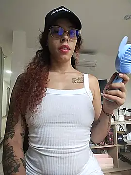 Snapshot of Pamelamiler__ chatting on July 8, 1:23 pm Pamelamiler online show from July 8, 1:23 pm