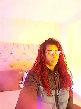 Pamelamiler   online show from January 8, 12:00 pm