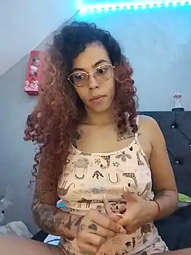 Snapshot of Pamelamiler__ chatting on June 18, 2:32 am Pamelamiler online show from June 18, 2:32 am
