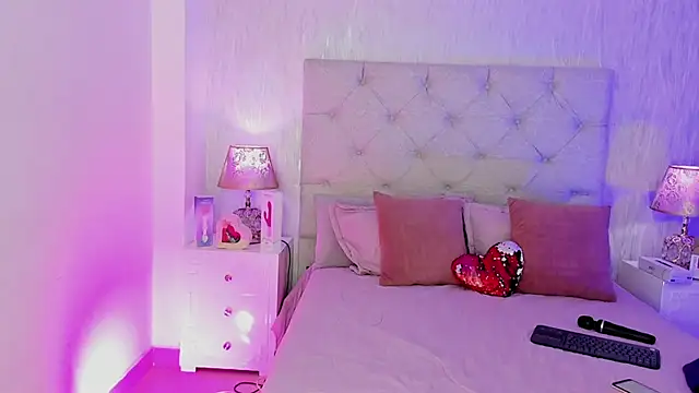 Pamelamiler   online show from March 12, 12:20 pm