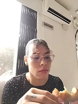 Snapshot of Pamelamiler__ chatting on June 11, 12:02 pm Pamelamiler online show from June 11, 12:02 pm