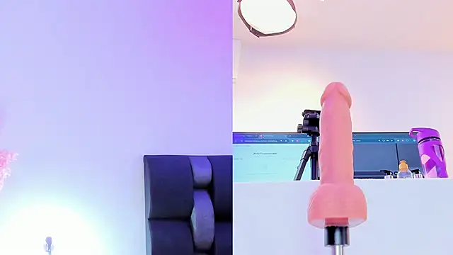 Snapshot of maily_zanss chatting on February 12, 7:35 pm maily zanss online show from February 12, 7:35 pm