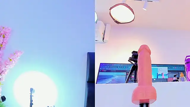 Snapshot of maily_zanss chatting on February 19, 8:06 pm maily zanss online show from February 19, 8:06 pm