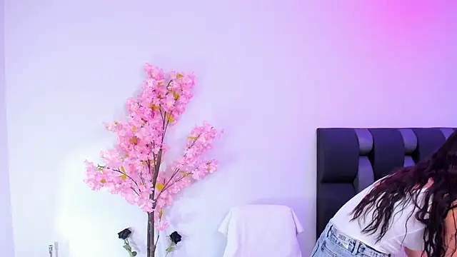 maily zanss online show from April 4, 8:04 pm